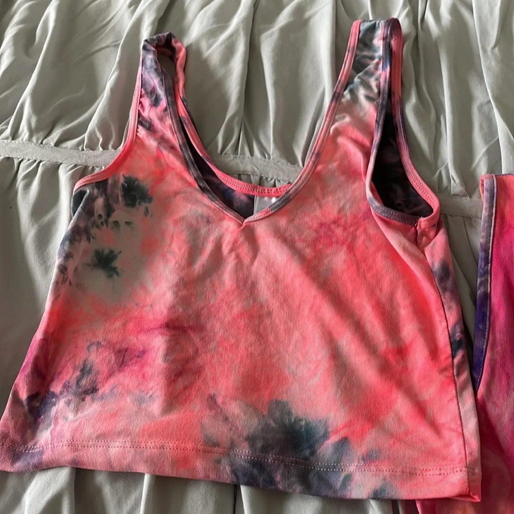 2/$10 TYE DYE Tank crop tops Small Excellent Condition 2/$10 - Picture 3 of 4